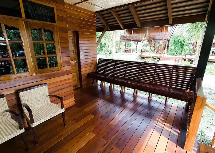 Maikaew Damnoen Resort 4*