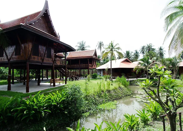Maikaew Damnoen